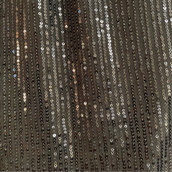 🤩 KEYHOLE TIE BACK SEQUINED TANK TOP - Picture 4 of 5
